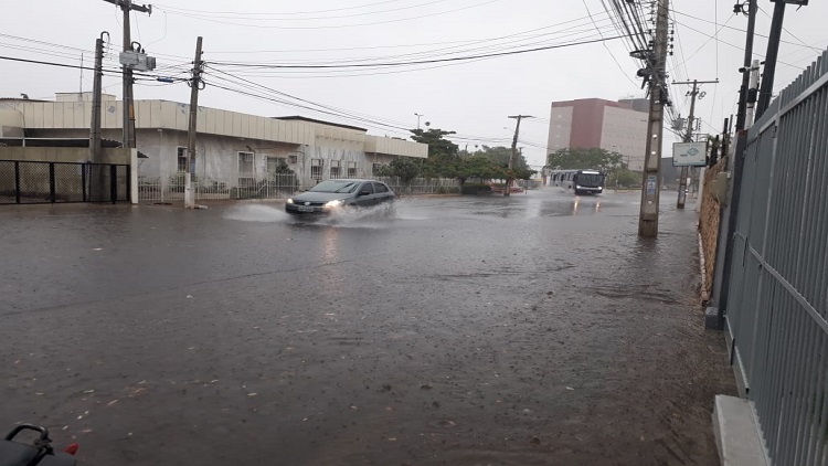 Forte chuva supera 100 mm no Povoado da Tapera, em Petrolina (PE