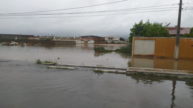 Forte chuva supera 100 mm no Povoado da Tapera, em Petrolina (PE) – Blog  Edenevaldo Alves