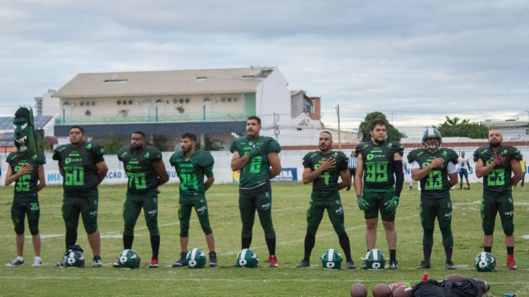 Carlinhos Bala estreia com vitória no futebol americano como