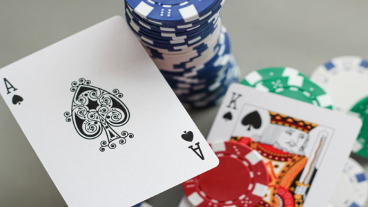 Conheça os jogos de cartas mais populares nos cassinos