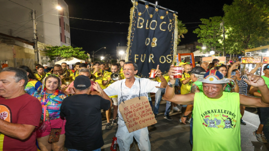 Foliões se entregam à alegria, cores e ritmos dos blocos de carnaval em Petrolina – Blog do Waldiney Passos